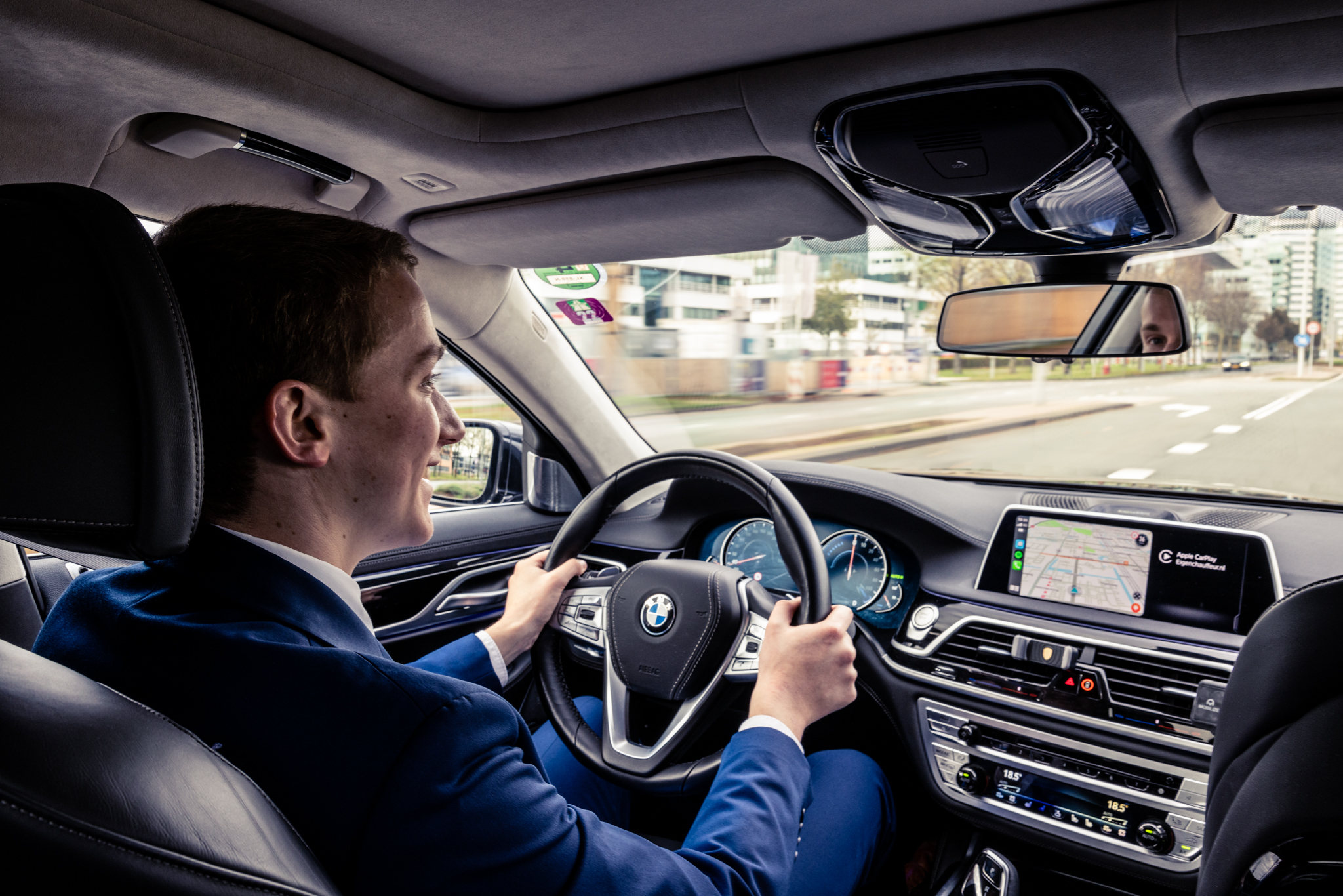 Privéchauffeur, studentchauffeur, rijden met chauffeur, directiechauffeur, laat je rijden, chauffeur, auto met chauffeur, Eigenchauffeur.nl, chauffeursdiensten, chauffeursservice